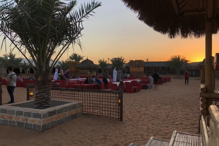 Dubai: Sunset Desert Safari Tour + BBQ Dinner + Camel Ride + Roundtrip Transfer